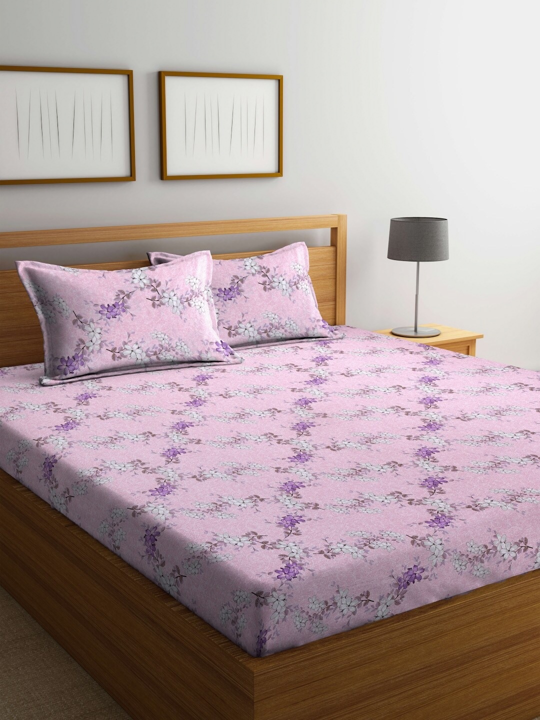 

BOMBAY DYEING Pink & White Floral 144 TC Cotton Queen Bedsheet with 2 Pillow Covers