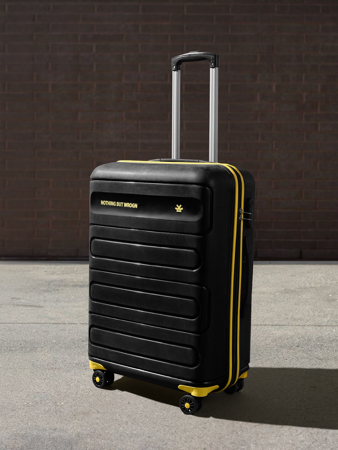 

WROGN Flow Medium Trolley Suitcase - Volume 68 litres, Black