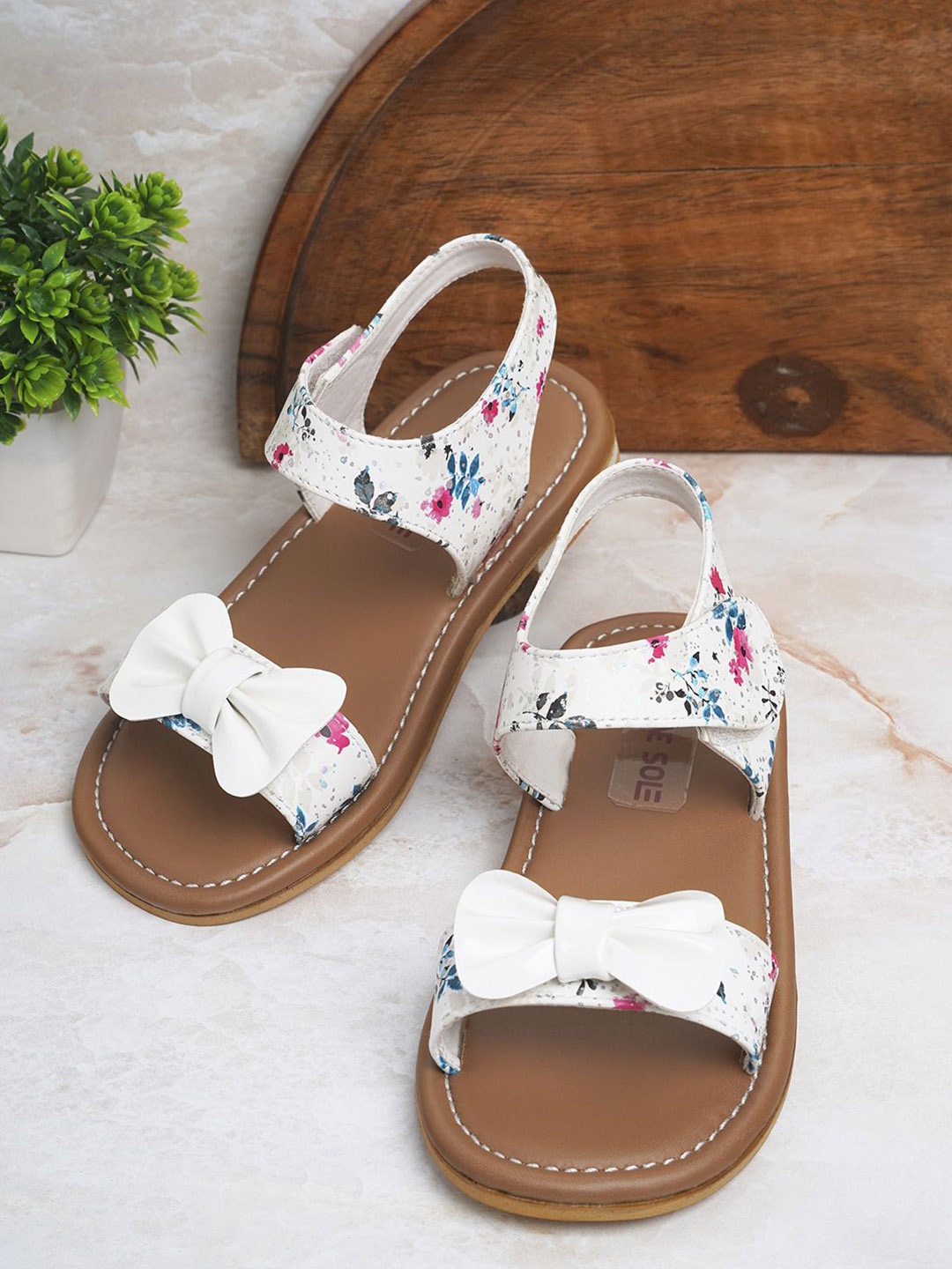 

Minesole Girls Printed Bows Open Toe Flats, White