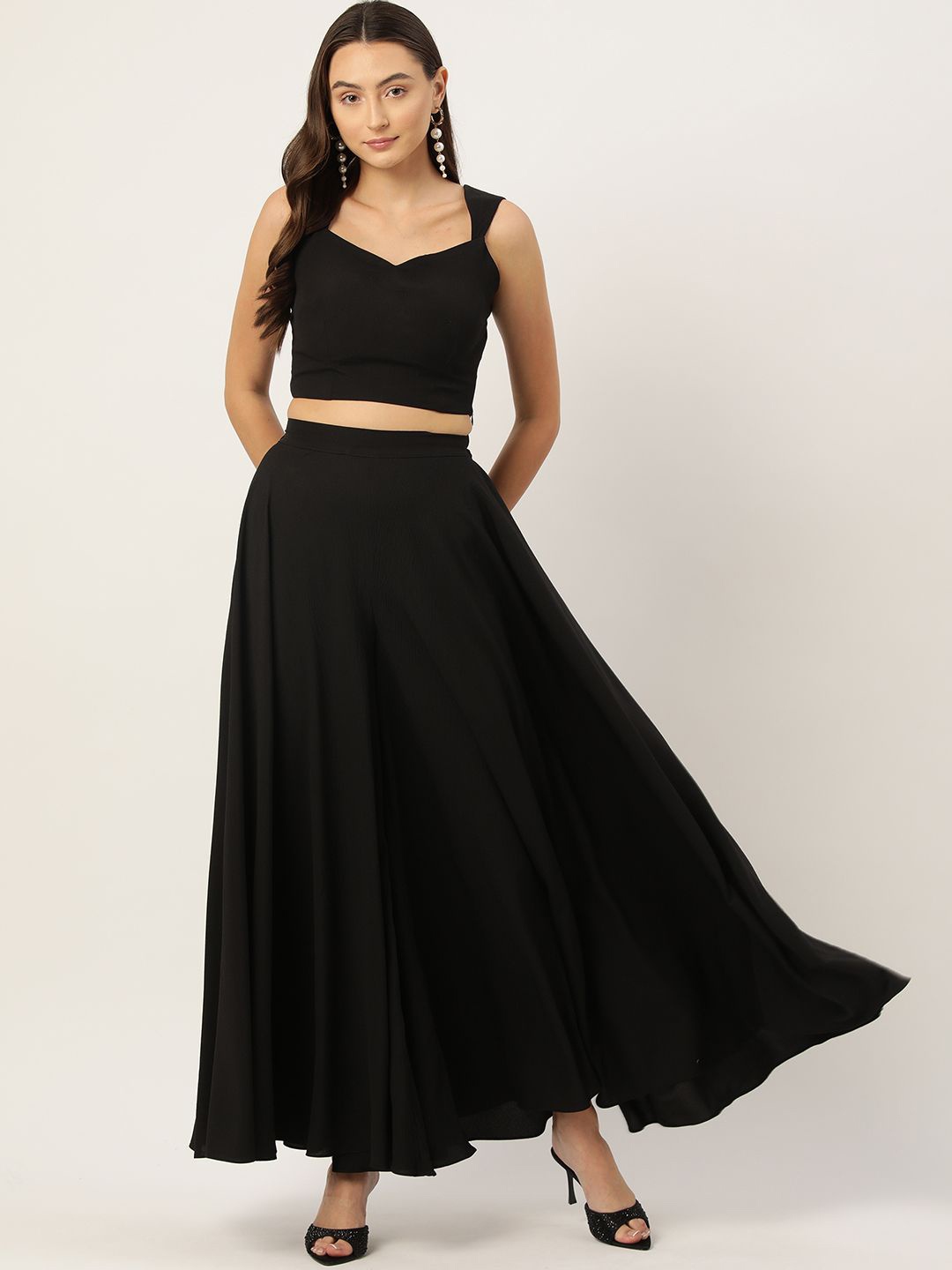 

Sleek Italia V-Neck Neck Sleeveless Top & Skirt, Black