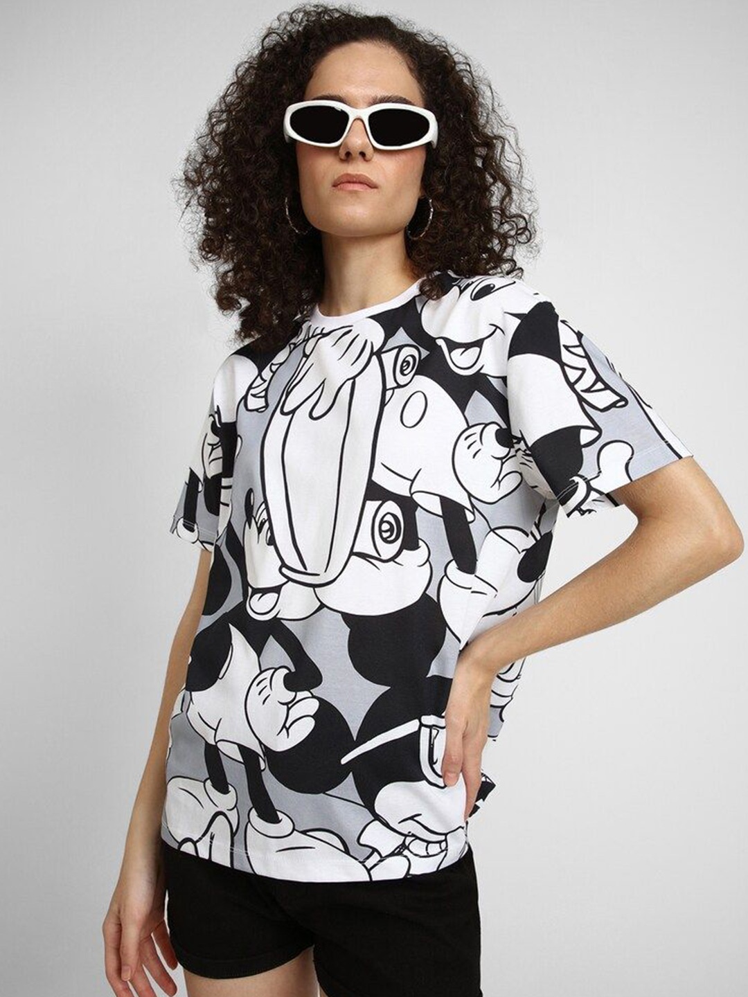 

FOREVER 21 Women Printed Monochrome Pockets T-shirt, Multi