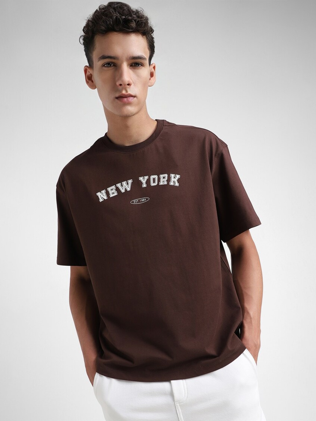 

FOREVER 21 Men Typography Printed Extended Sleeves T-shirt, Brown