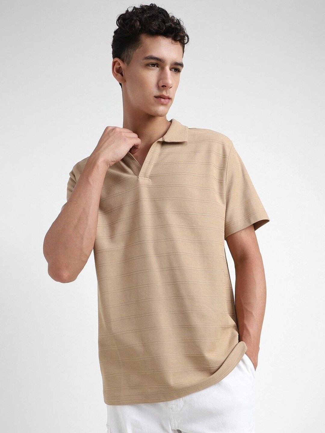 

FOREVER 21 Men Pockets T-shirt, Beige