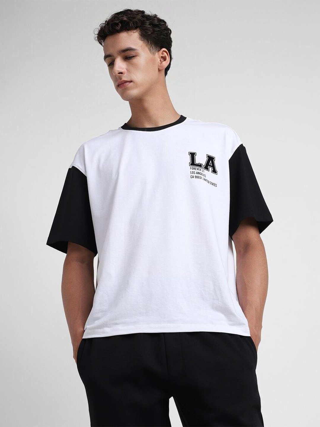 

FOREVER 21 Men Pockets T-shirt, White