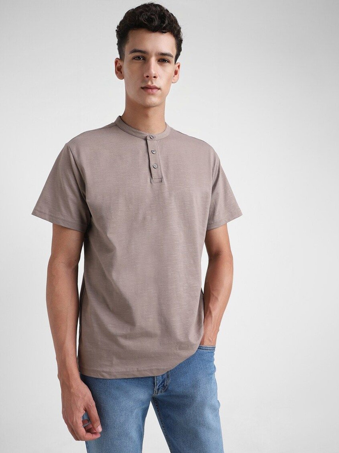 

FOREVER 21 Men Henley Neck Raw Edge T-shirt, Brown