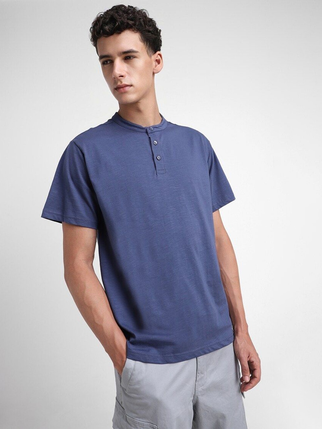 

FOREVER 21 Men Henley Neck Raw Edge T-shirt, Blue