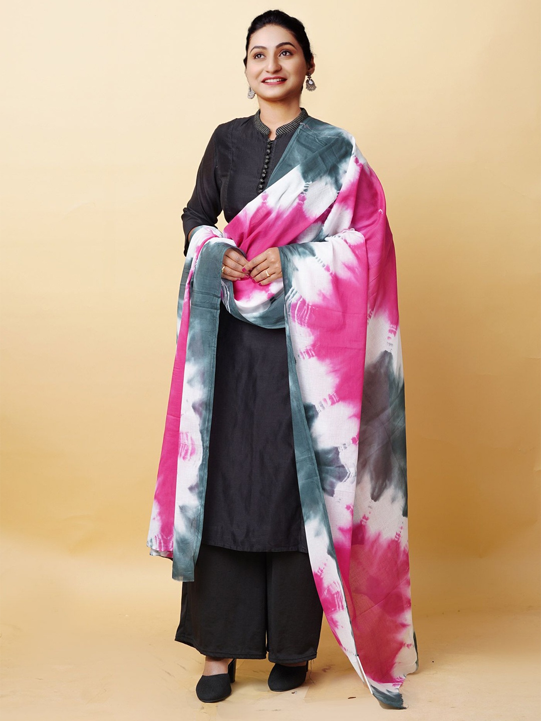 

Unnati Silks Tie And Dye Shibori Printed Cotton Dupatta, Pink