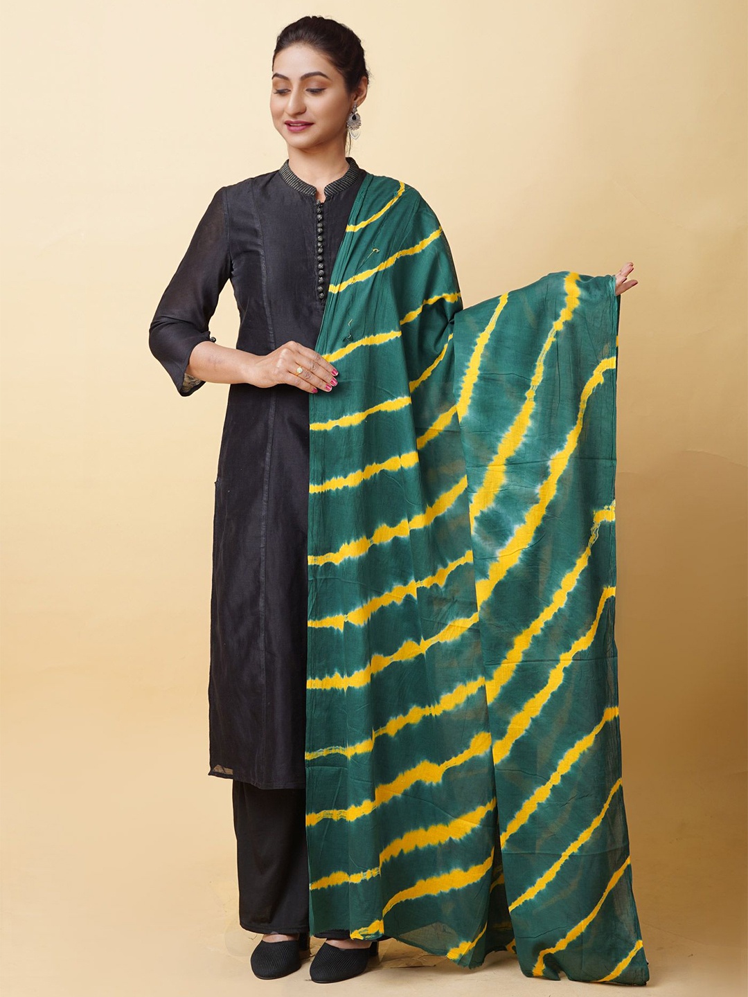 

Unnati Silks Tie and Dye Dyed Cotton Dupatta, Green
