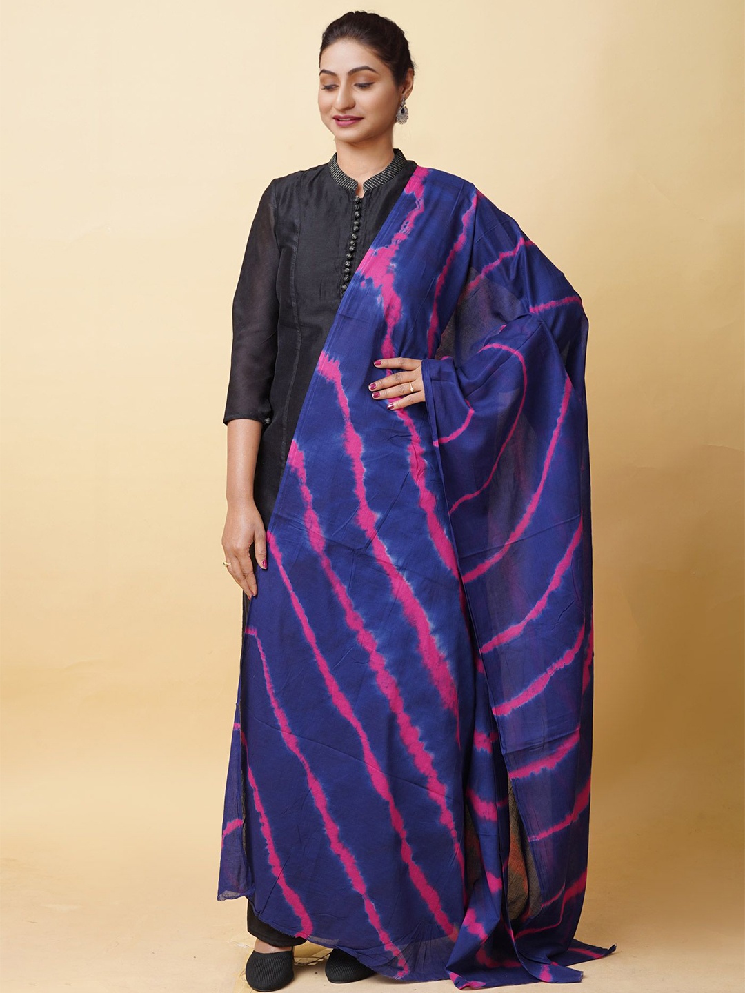 

Unnati Silks Tie And Dye Shibori Printed Cotton Dupatta, Pink