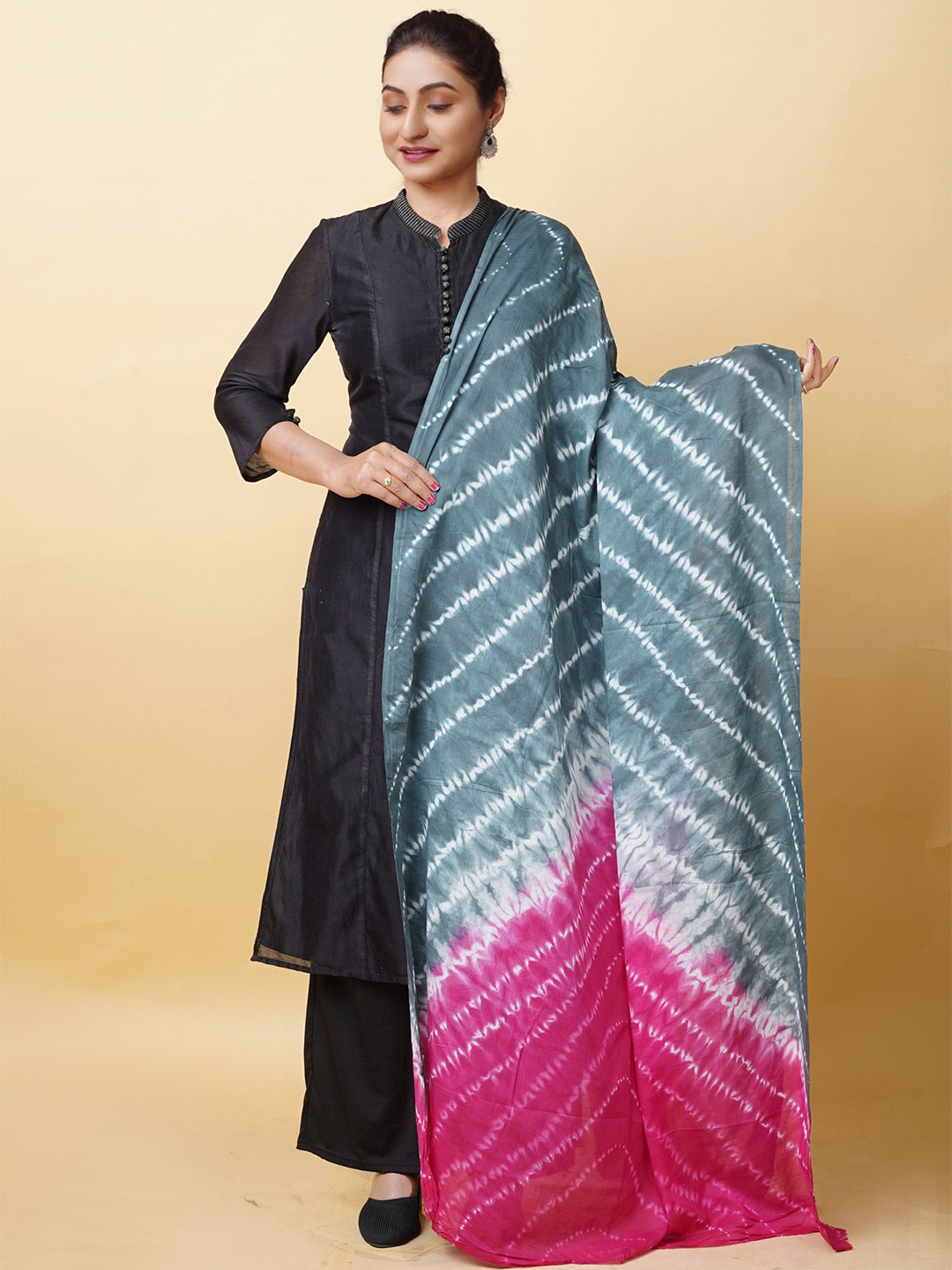 

Unnati Silks Leheriya Shibori Cotton Dupatta, Grey