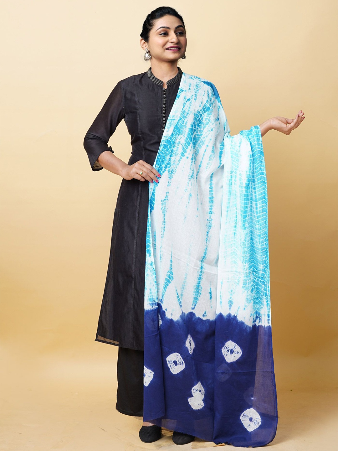 

Unnati Silks Tie and Dye Dyed Cotton Dupatta, White