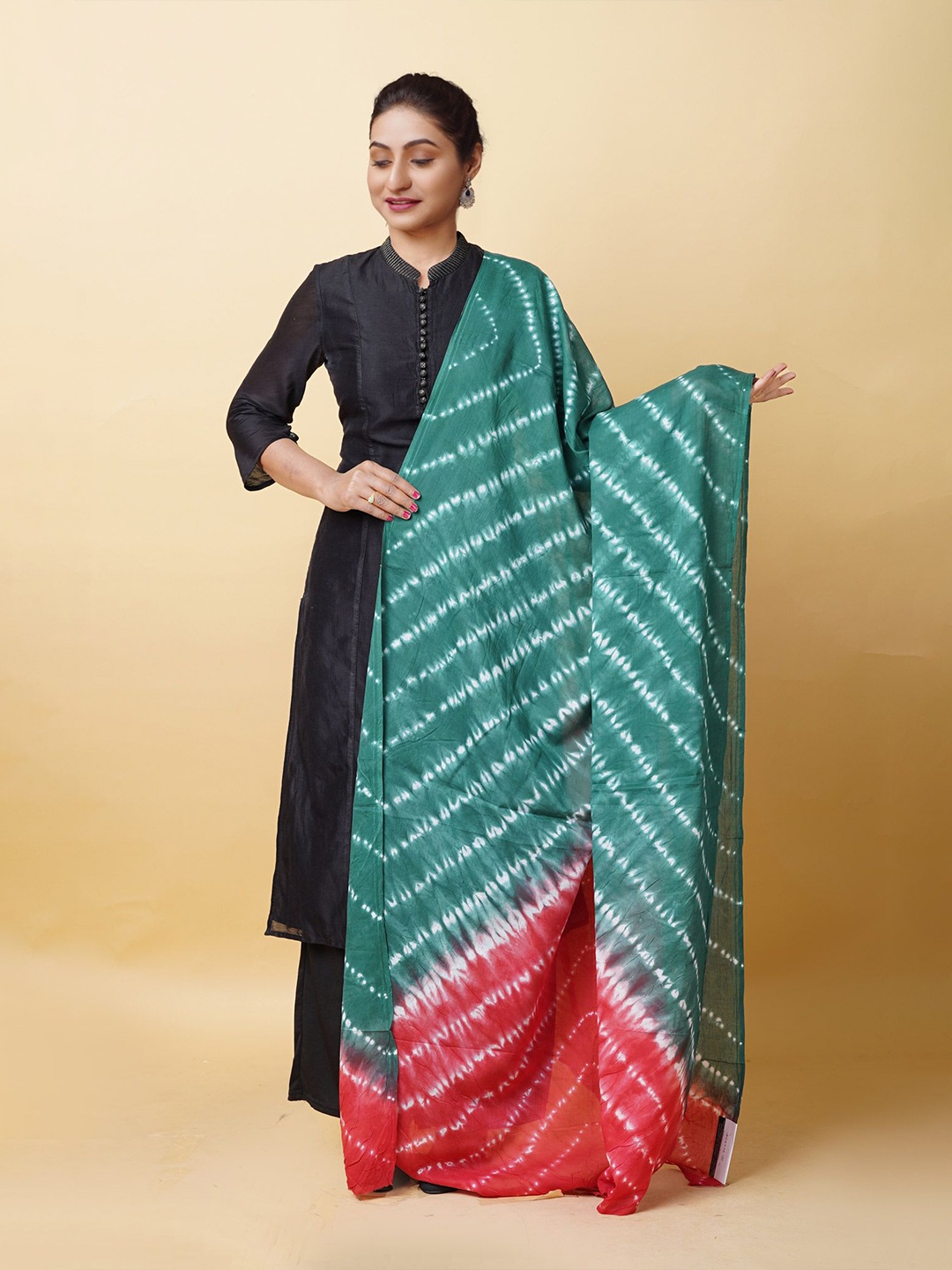 

Unnati Silks Tie and Dye Dyed Cotton Dupatta, Green