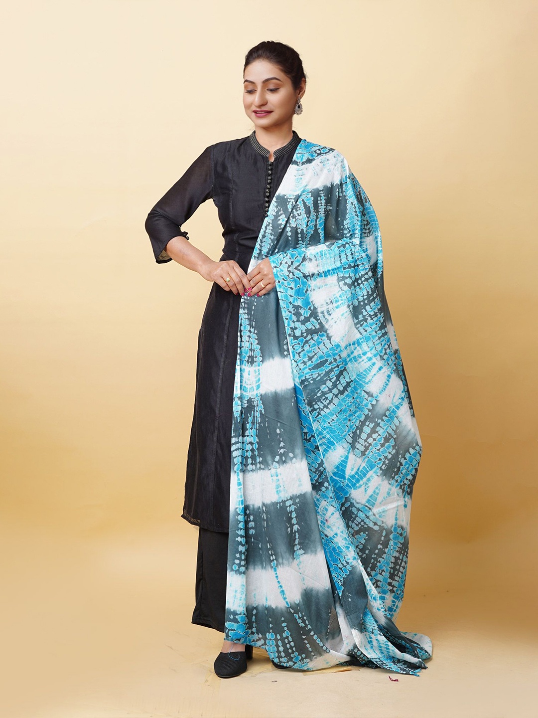 

Unnati Silks Tie and Dye Shibori Cotton Dupatta, Blue