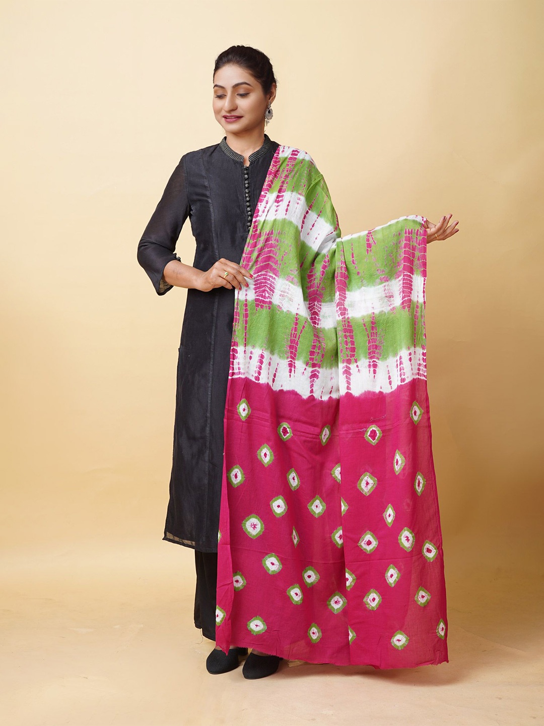 

Unnati Silks Tie And Dye Shibori Printed Cotton Dupatta, Pink