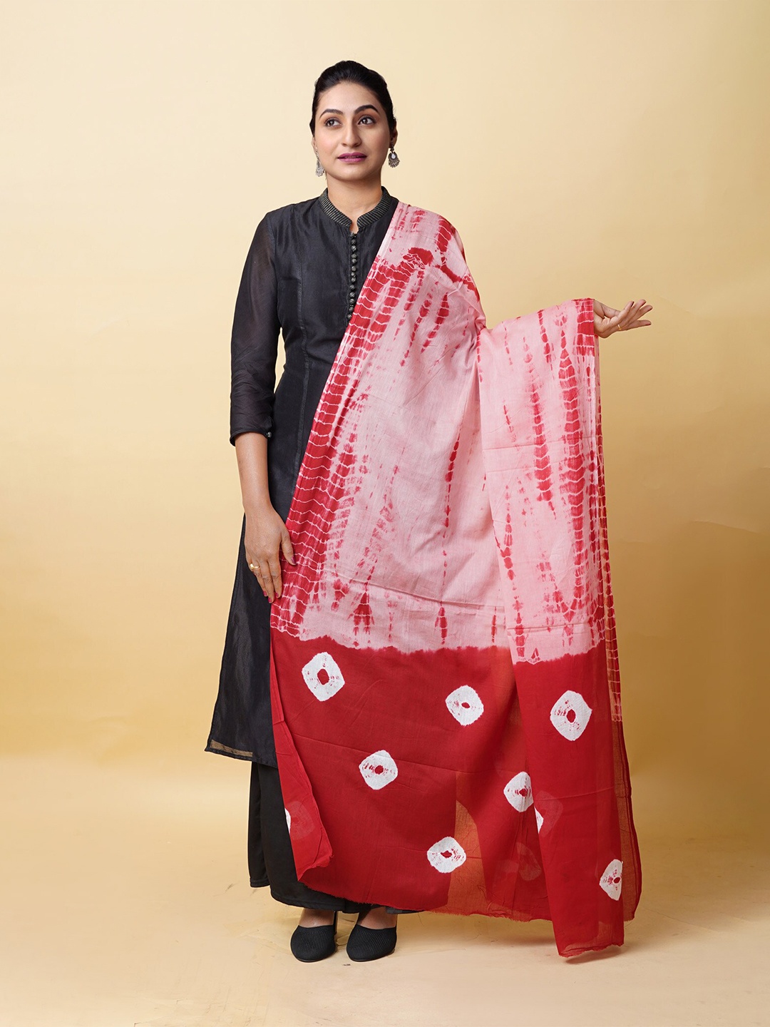 

Unnati Silks Tie and Dye Dyed Cotton Dupatta, Red