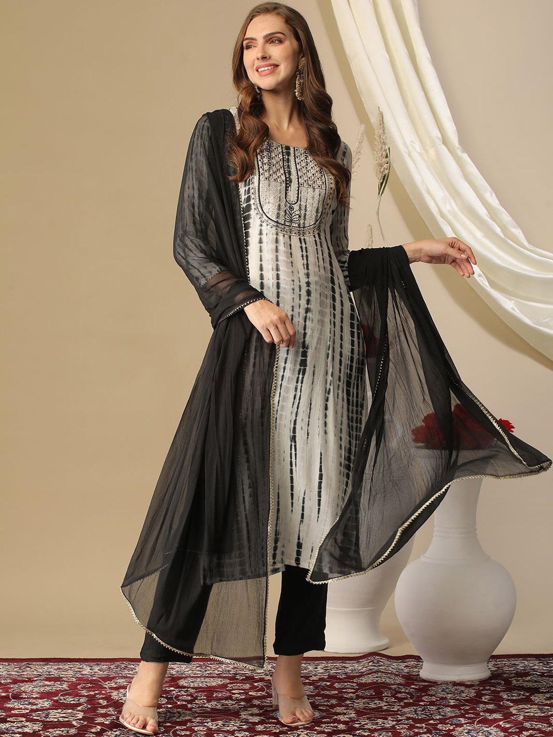 

GoSriKi Dyed Regular Sequinned Straight Kurta With Trousers & Dupatta, Black