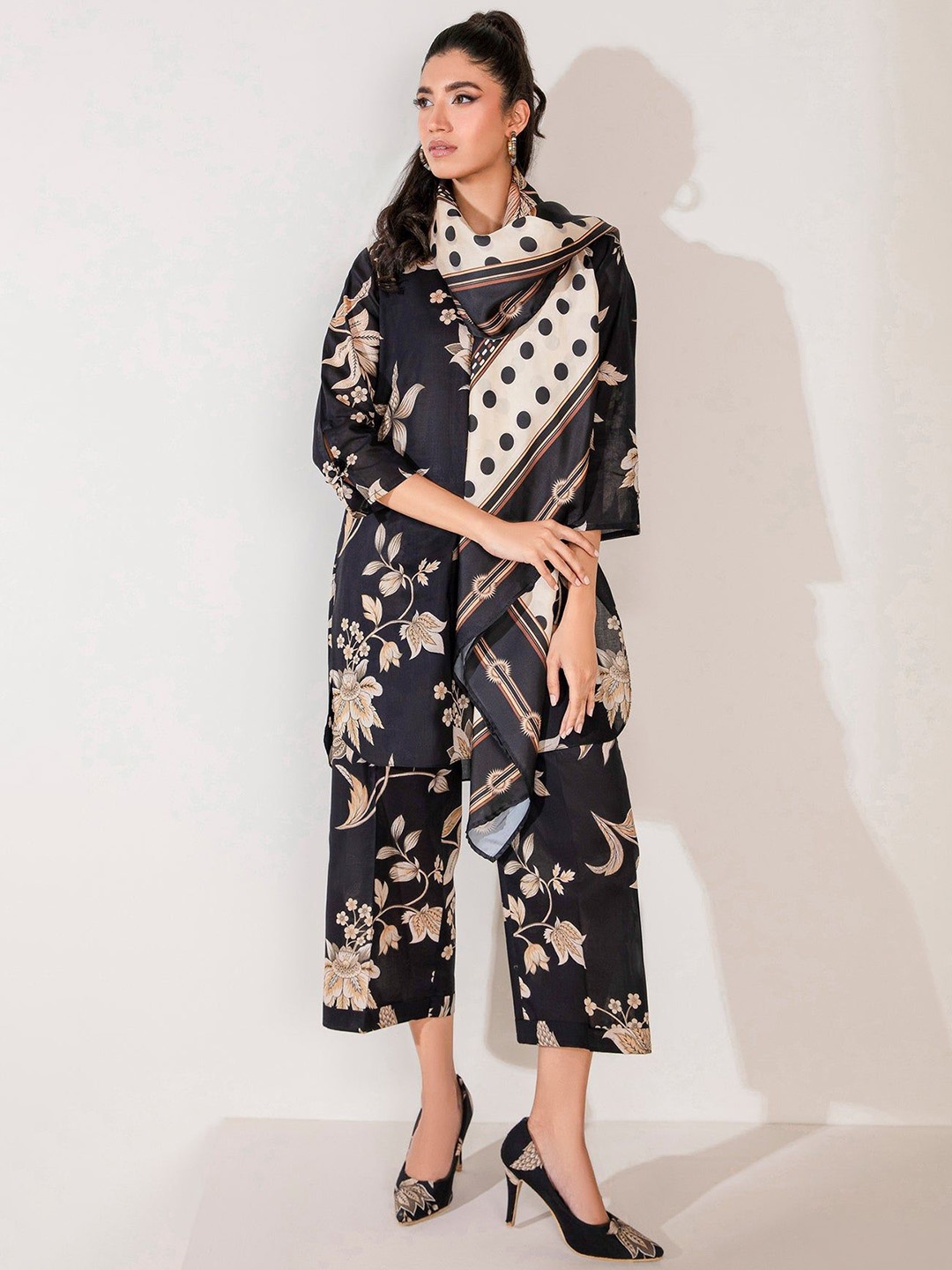 

KALINI Floral Printed Regular Kurta ,Palazzos & Dupatta, Black