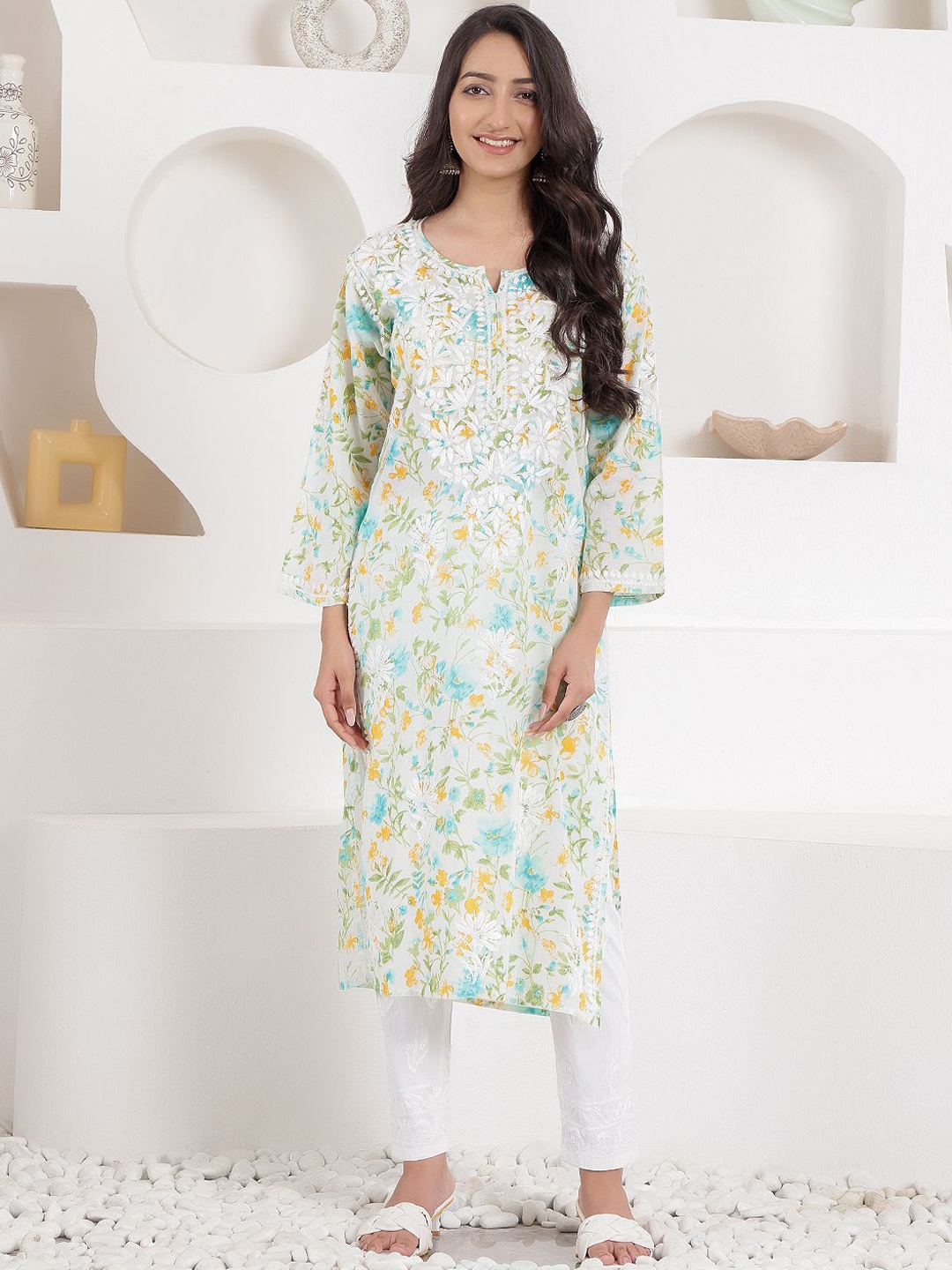 

Chowkhat Floral Embroidered Chikankari Straight Kurta, Green