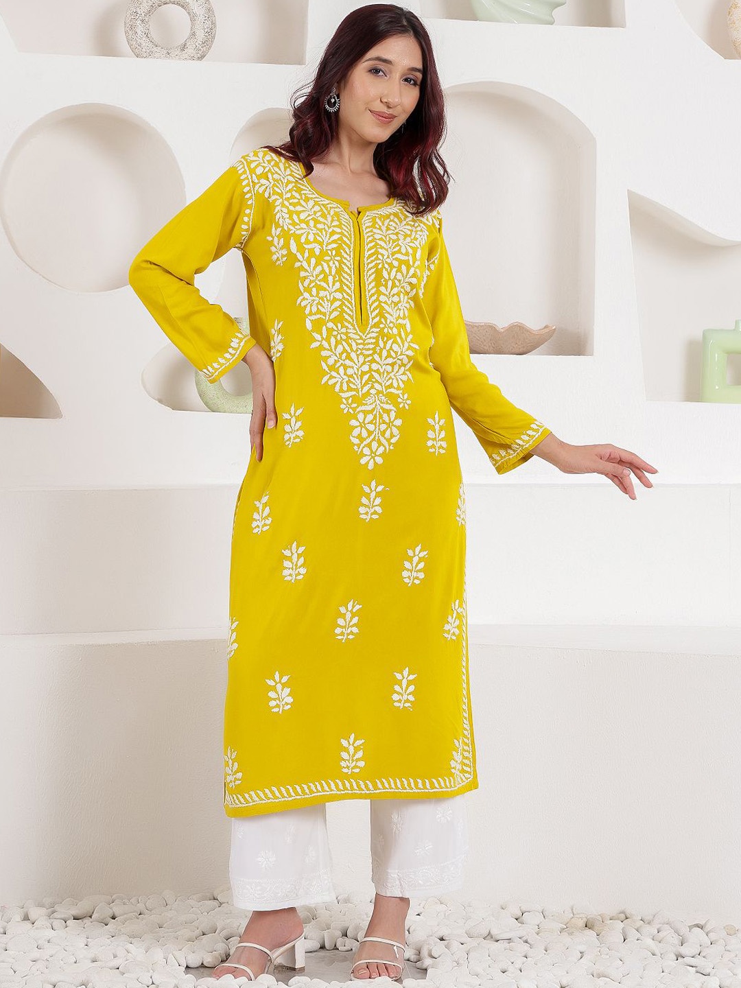 

Chowkhat Floral Embroidered Chikankari Kurta, Yellow