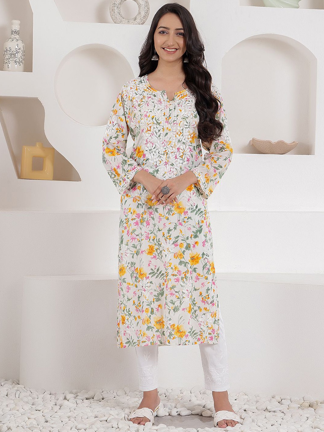 

Chowkhat Floral Embroidered Chikankari Straight Kurta, White