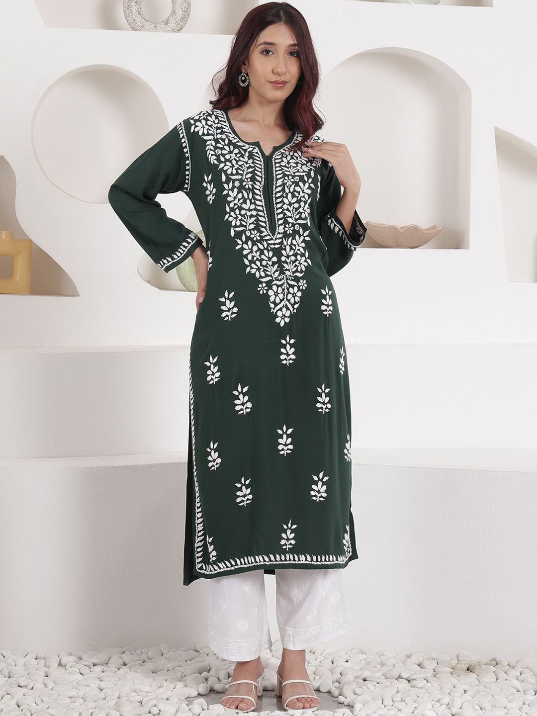 

Chowkhat Floral Embroidered Chikankari Straight Kurta, Green