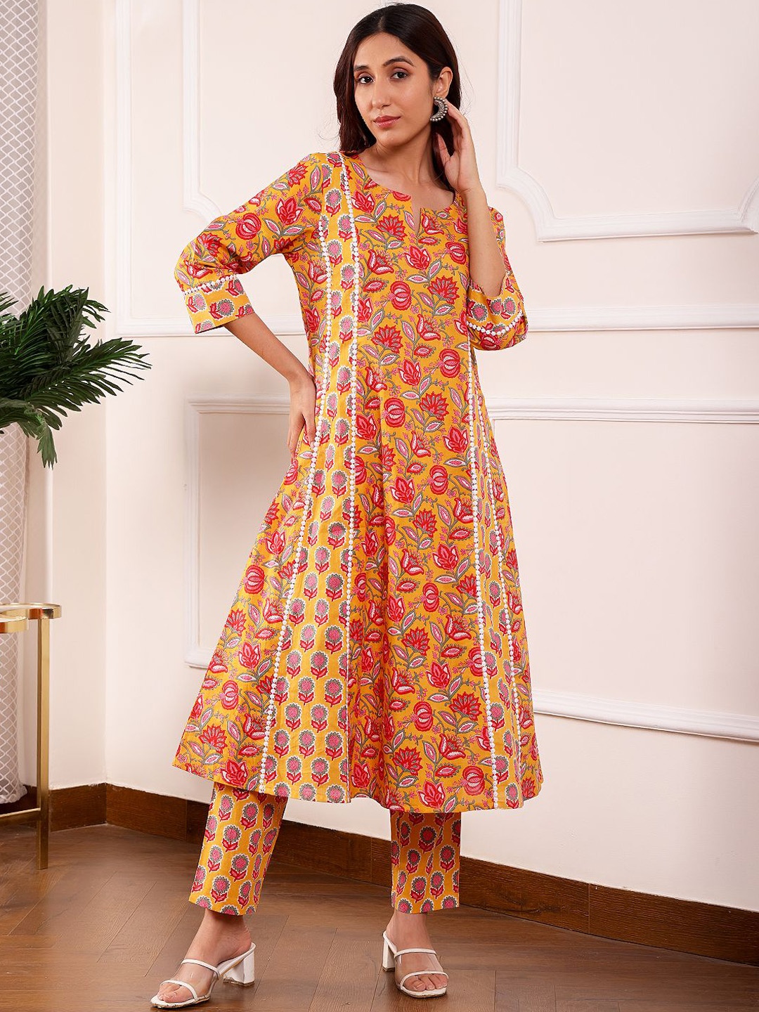 

Chowkhat Floral Printed A-Line Pure Cotton Kurta, Yellow
