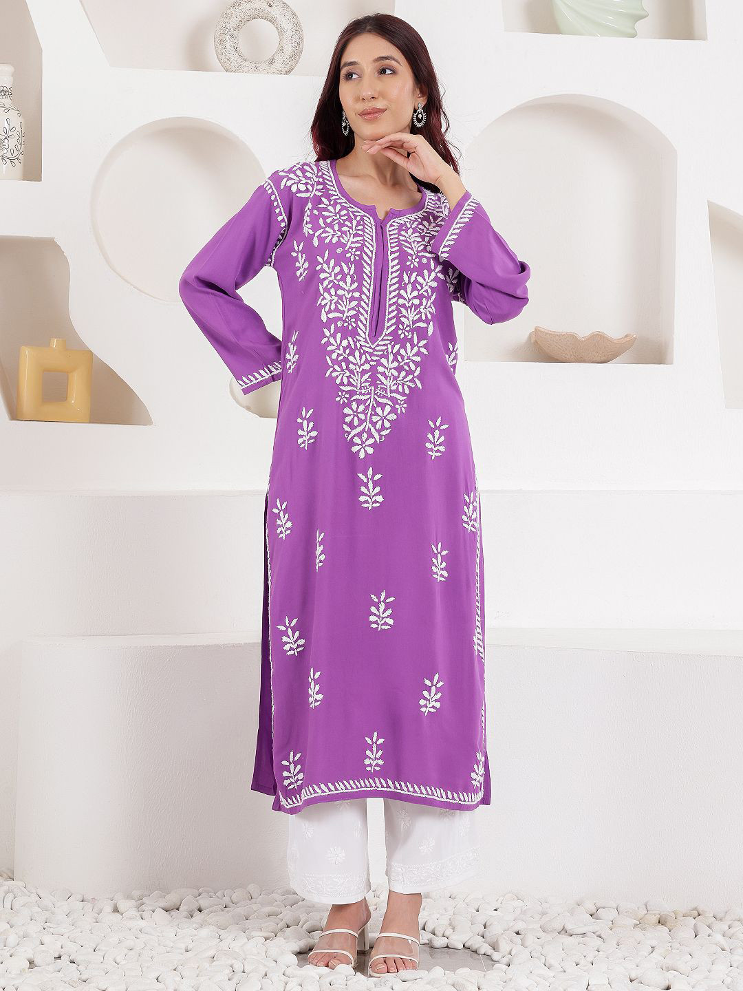 

Chowkhat Women Floral Embroidered Thread Work Kurta, Purple
