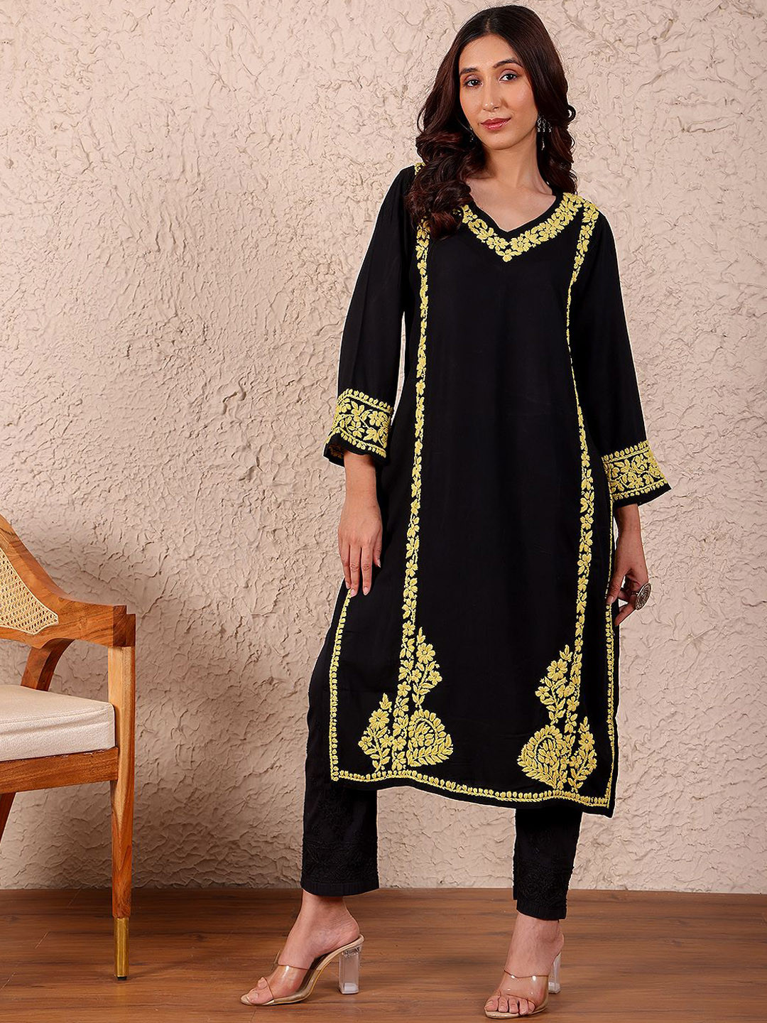 

Chowkhat Floral Embroidered V-Neck Chikankari Straight Kurta, Black