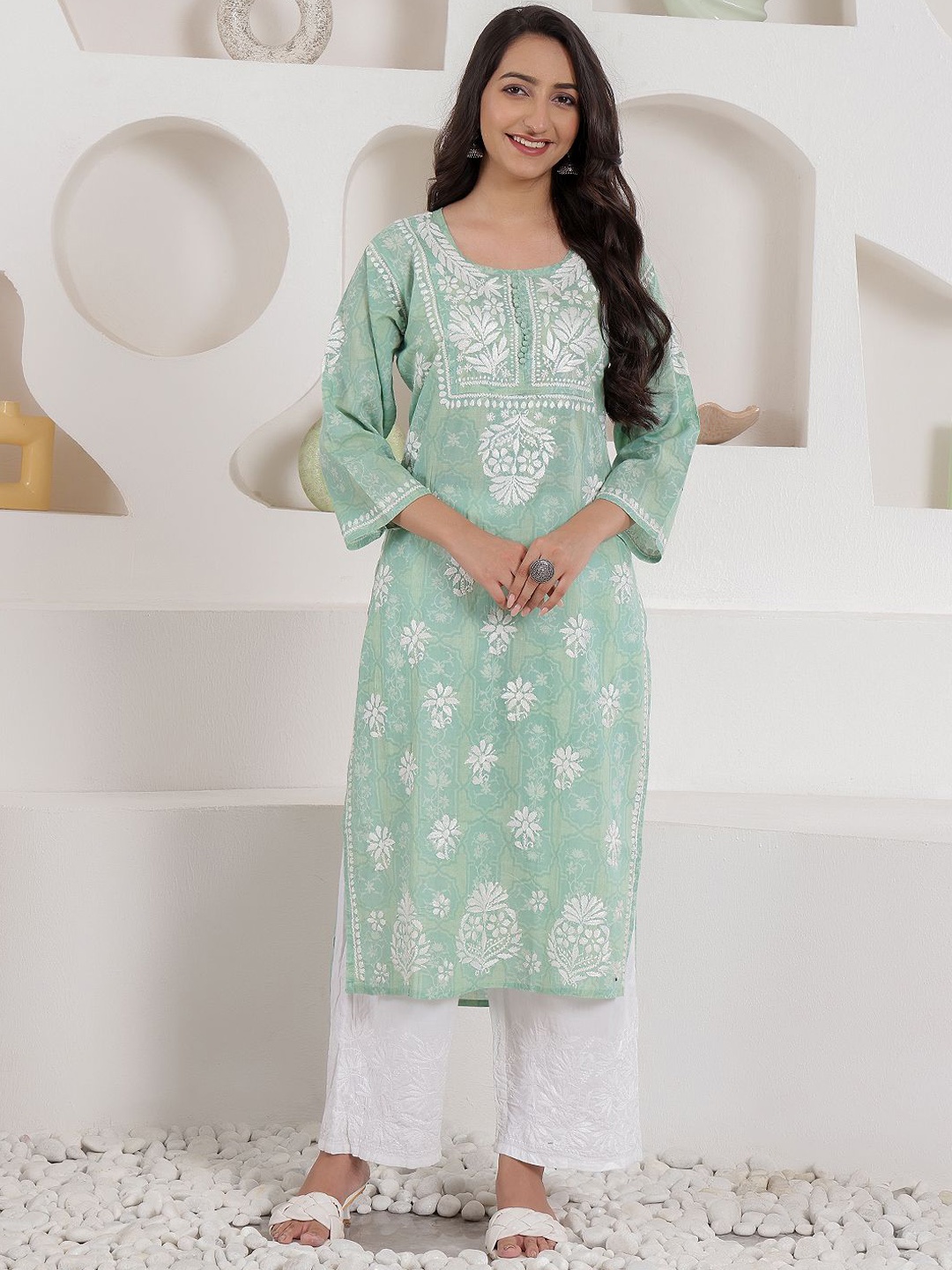 

Chowkhat Floral Embroidered Chikankari Straight Kurta, Green