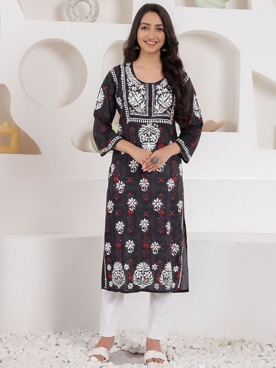 

Chowkhat Floral Embroidered Chikankari Straight Kurta, Black