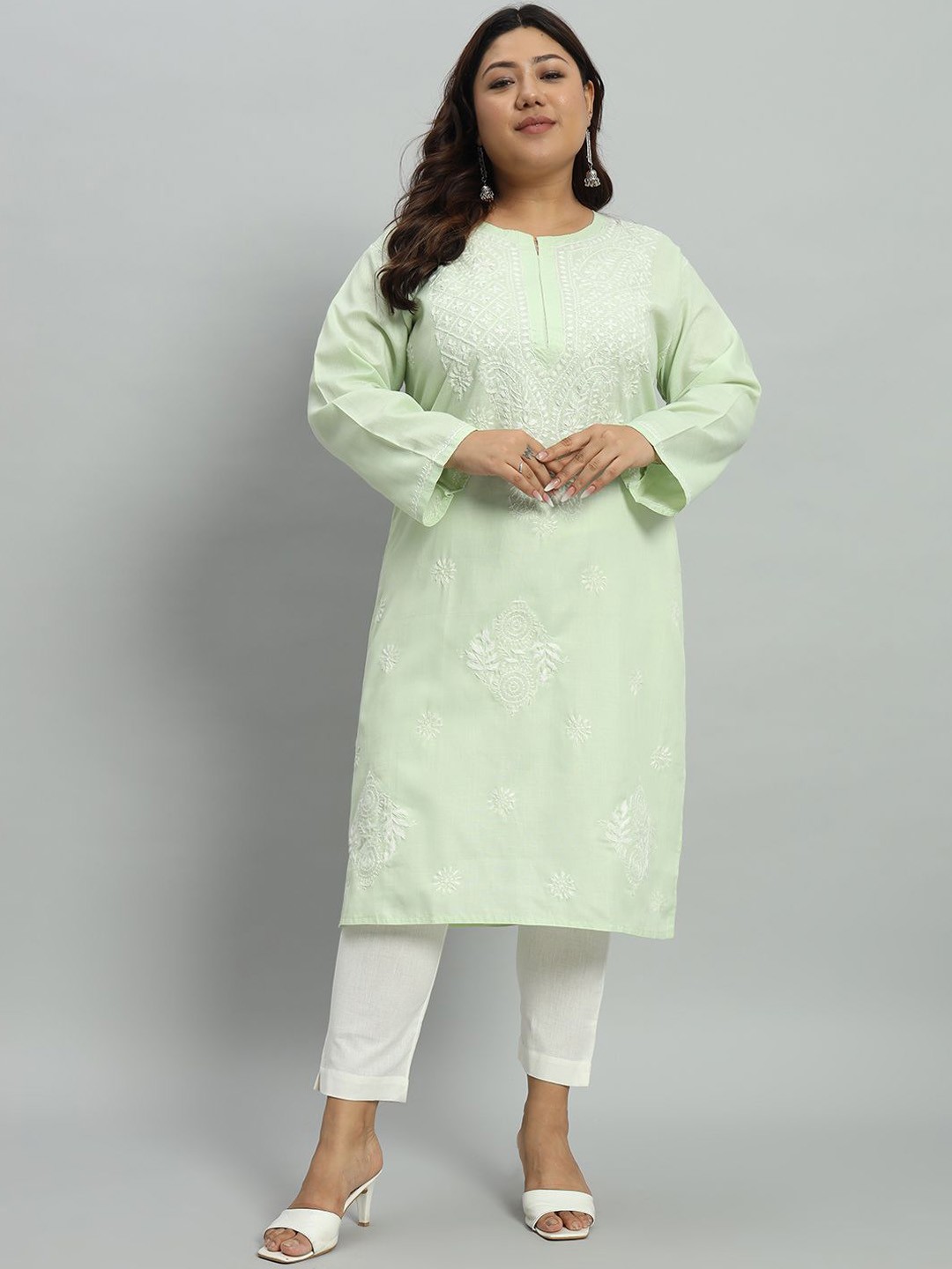 

Indiankala4u Floral Embroidered Notch Neck Linen Straight Kurta, Green