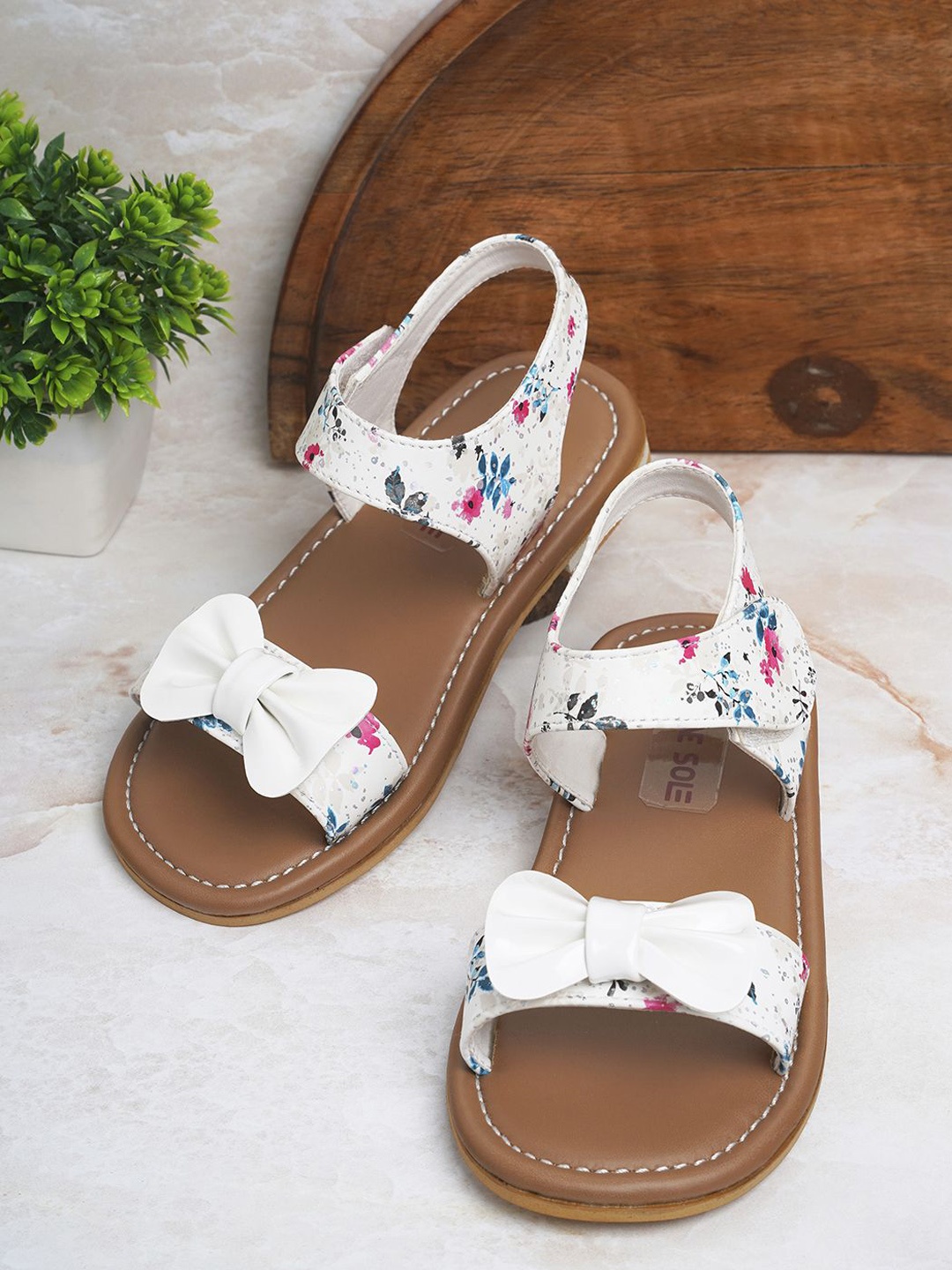

Minesole Girls Printed Bows Open Toe Flats, White