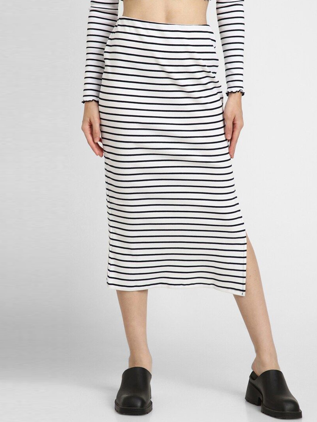 

FOREVER 21 Striped A-Line Midi Skirt, White