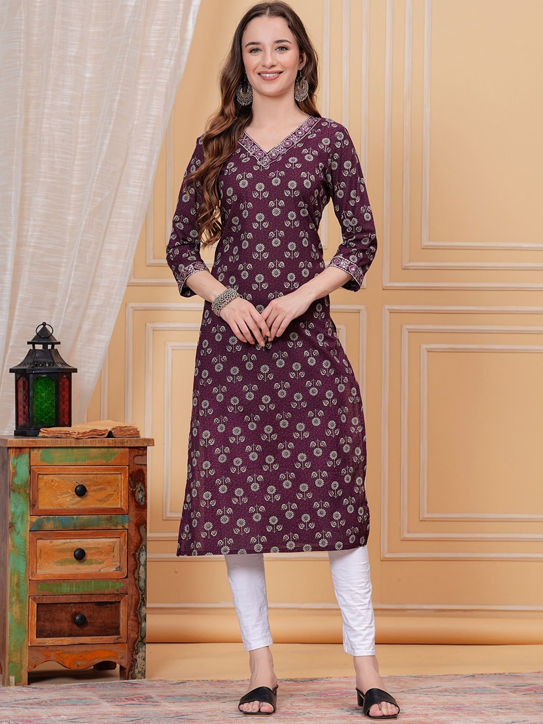 

FASHION DEPTH Floral Printed V-Neck Cotton Straight Kurta, Maroon