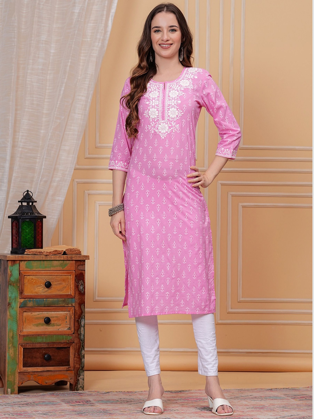 

FASHION DEPTH Floral Yoke Design Thread Work Kurta, Pink