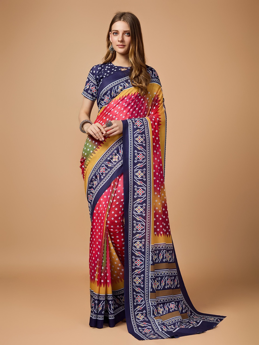 

Fashion FRICKS Digital Printed Saree, Red