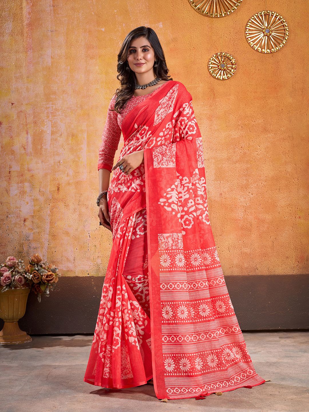 

Fashion FRICKS Floral Digital Printed Saree, Red