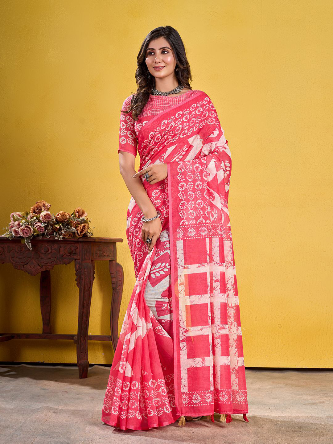 

Fashion FRICKS Ethnic Motifs Printed Saree With Blouse Piece, Pink