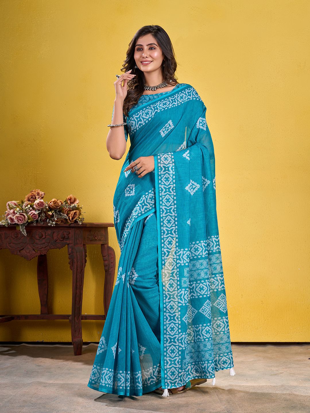 

Fashion FRICKS Batik Printed Saree With Blouse Piece, Blue