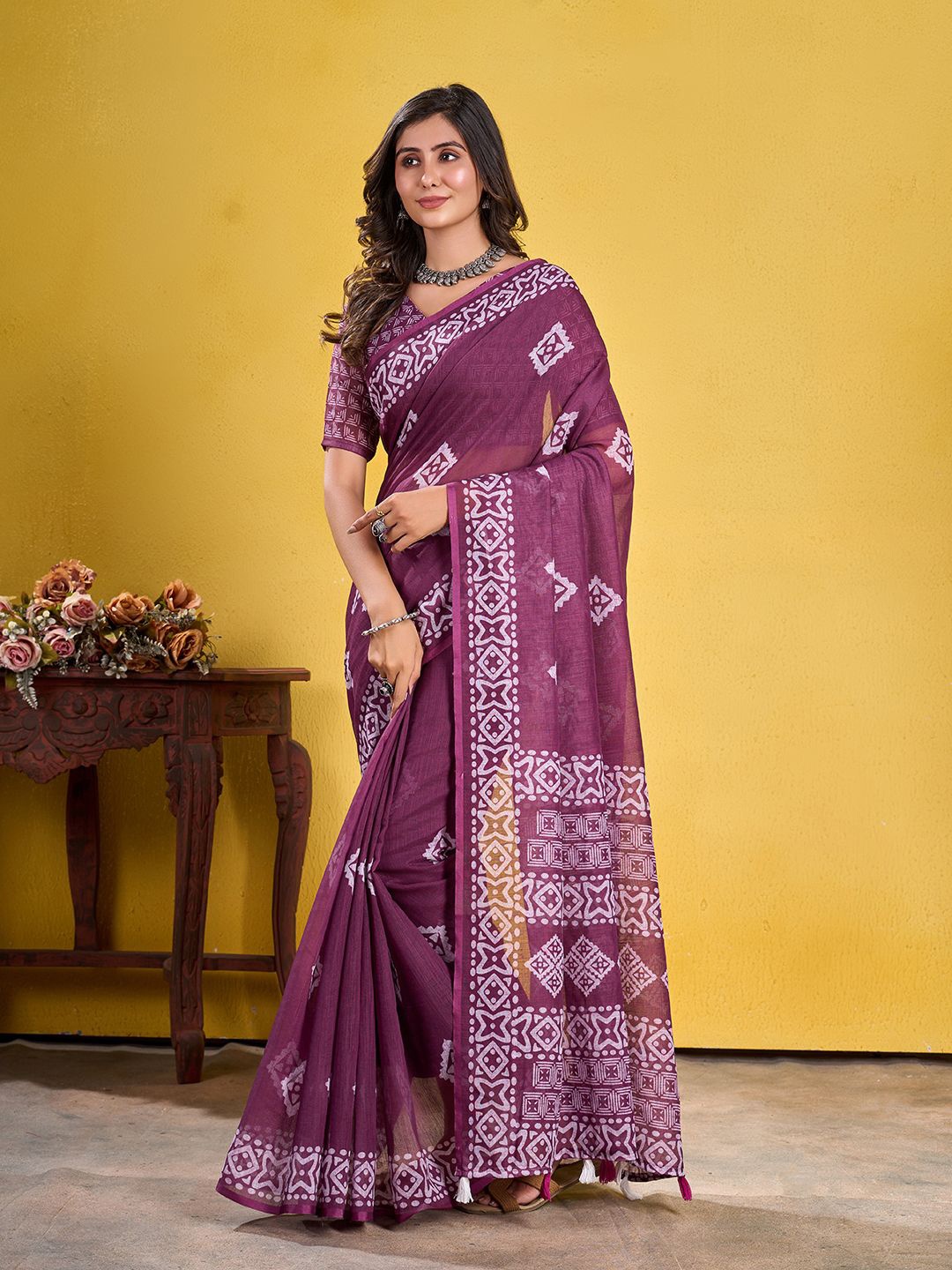 

Fashion FRICKS Ethnic Motifs Saree, Violet