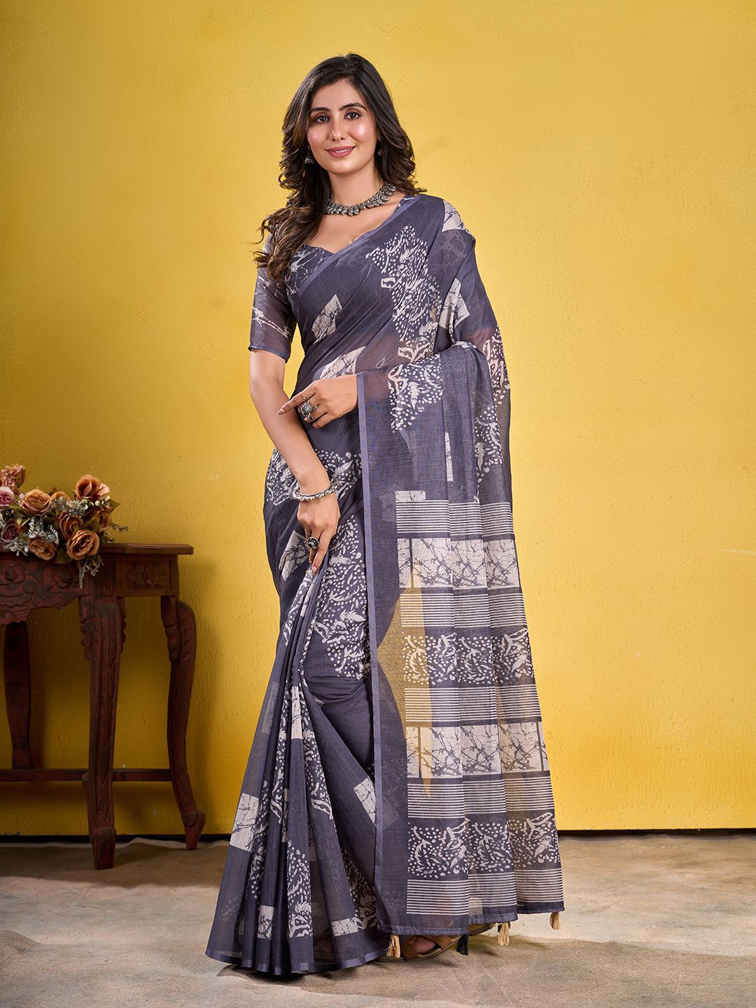 

Fashion FRICKS Floral Digital Printed Saree, Purple