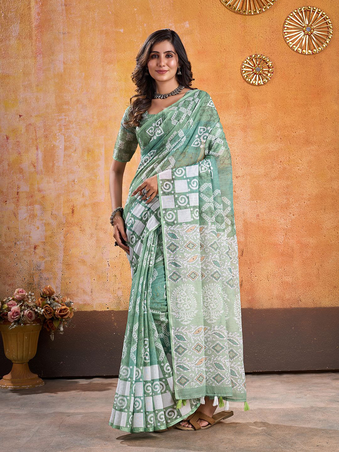 

Fashion FRICKS Ethnic Motifs Printed Saree With Blouse Piece, Green