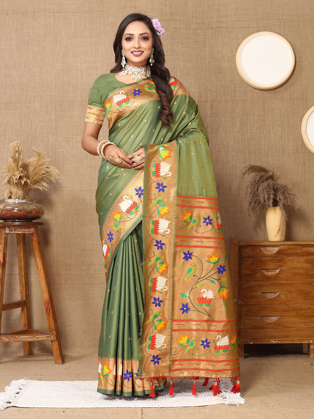 

VEECHIS Ethnic Motifs Zari Pure Silk Paithani Saree, Green