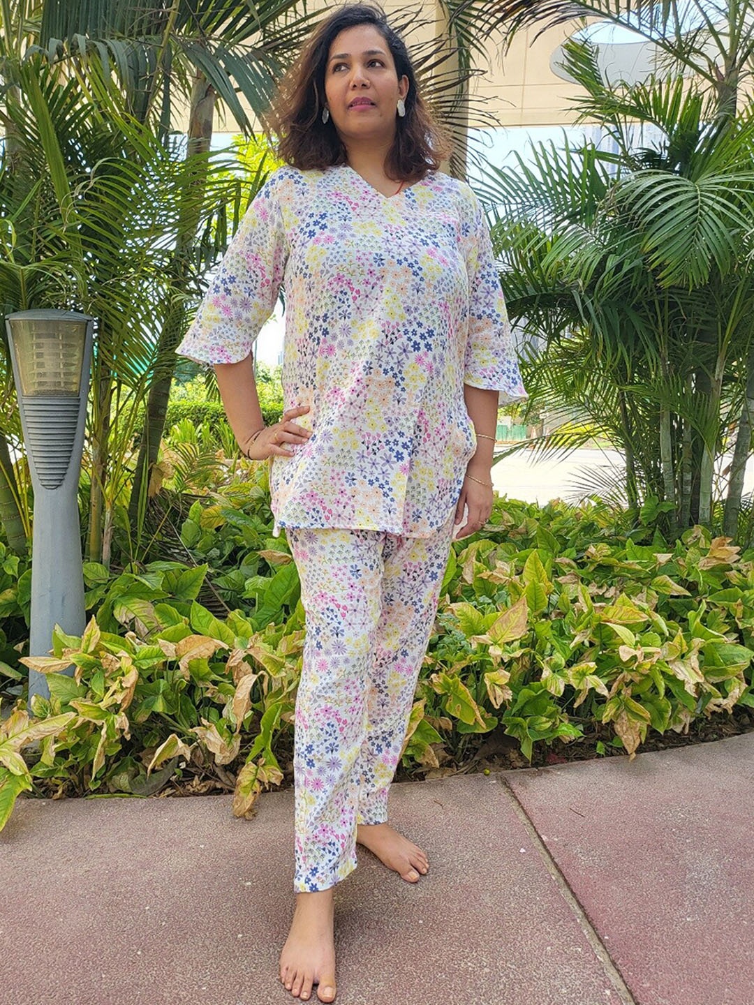 

Freesia Array V Neck Floral Printed Pure Cotton Night suit, White
