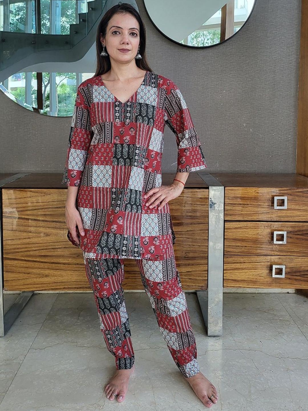 

Freesia Array V Neck Floral Printed Night suit, Maroon