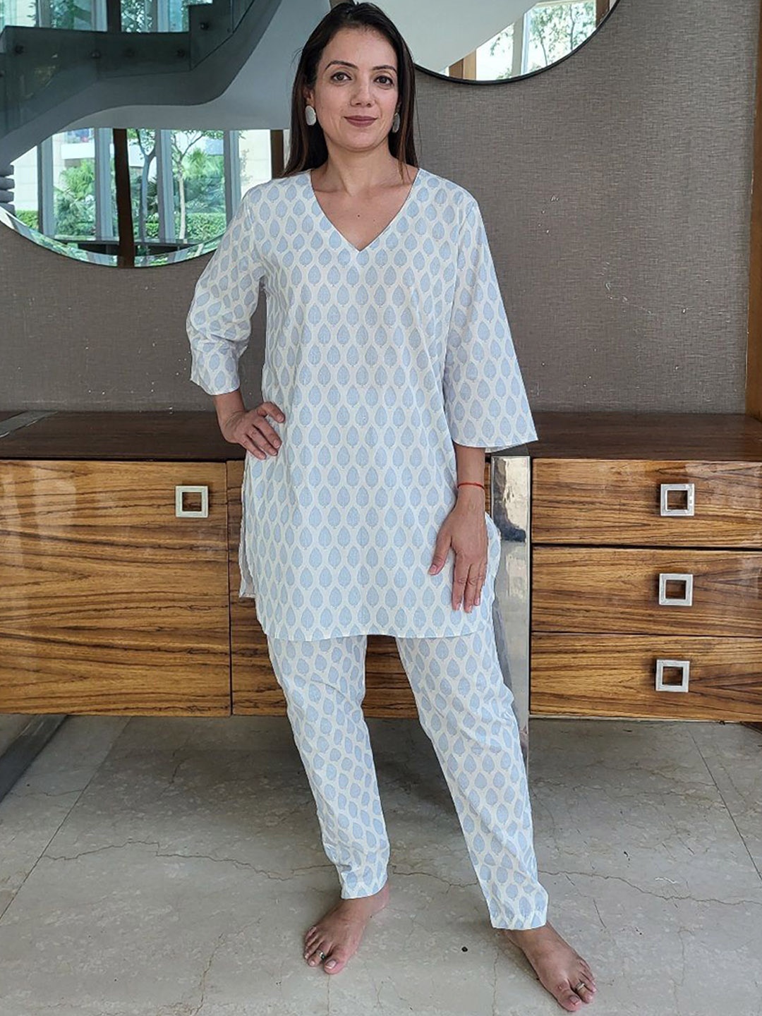 

Freesia Array V Neck Ethnic Motifs Printed Pure Cotton Night suit, White