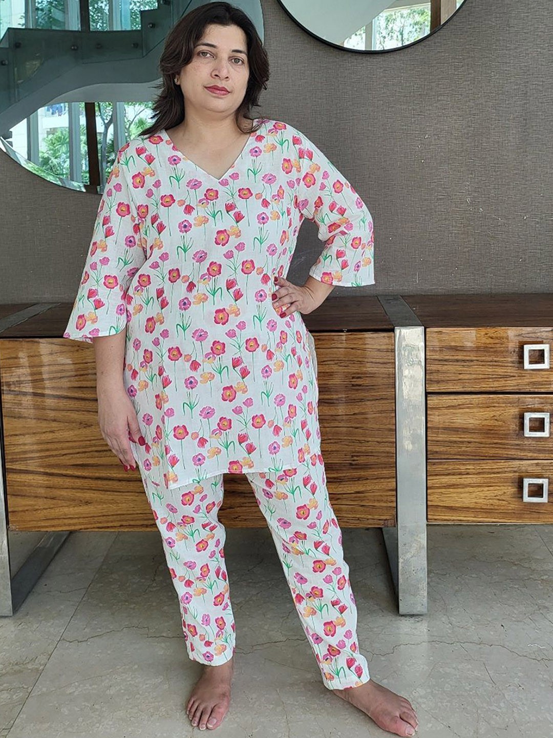 

Freesia Array V Neck Floral Printed Pure Cotton Night suit, White