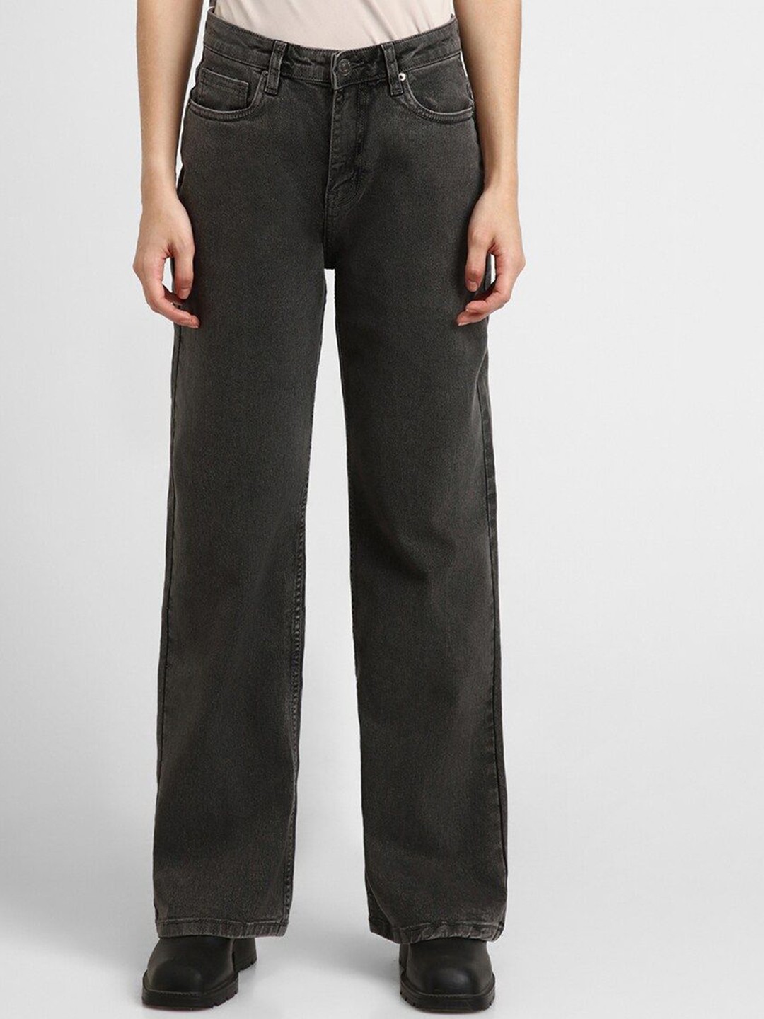 

FOREVER 21 Women Straight Fit Clean Look Stretchable Jeans, Black