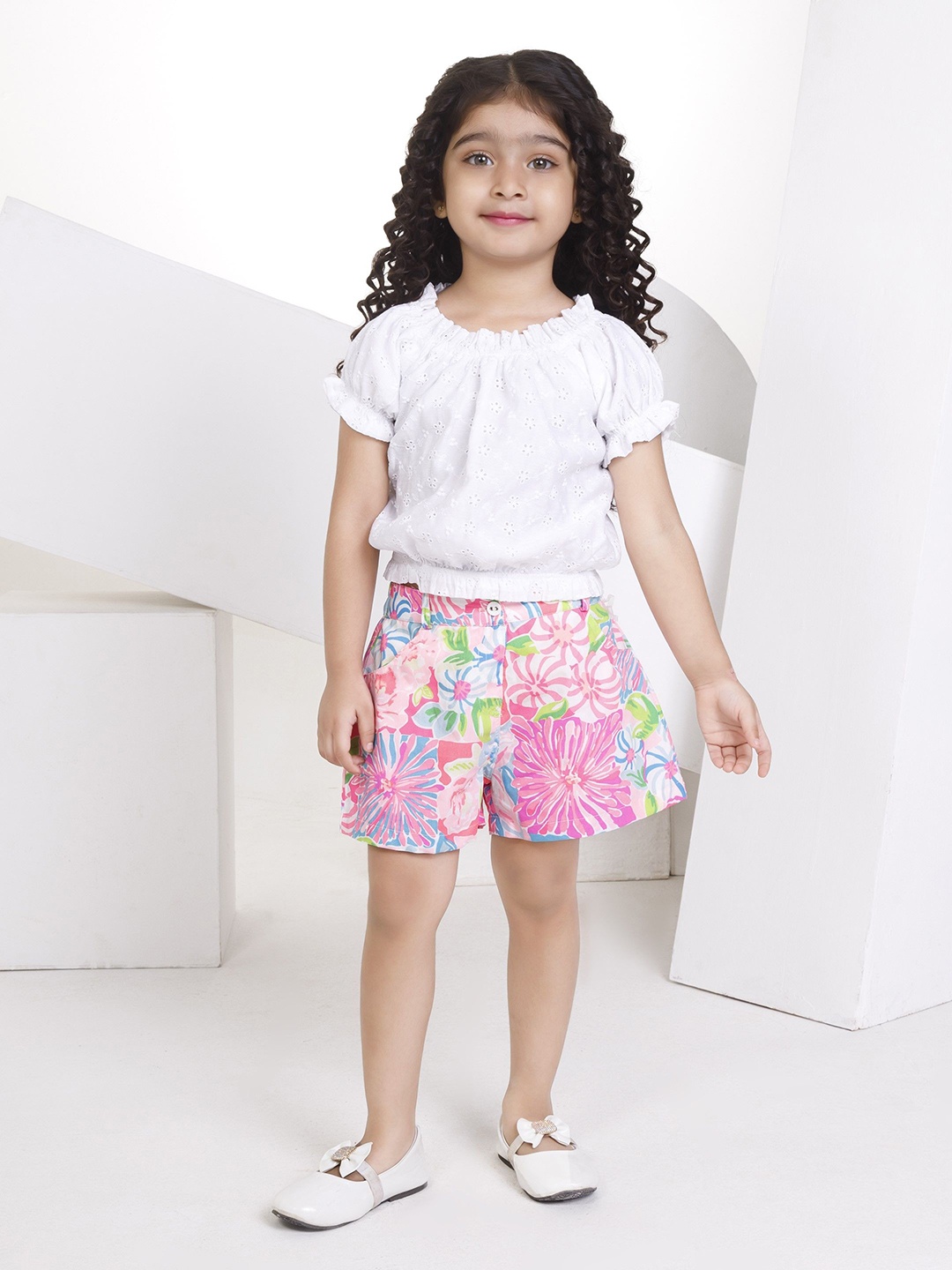

Peppermint Girls Round Neck Top with Shorts, White