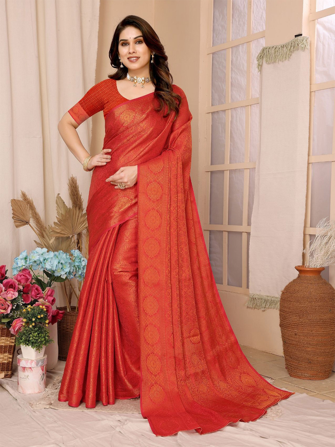 

VAIRAGEE Woven Design Zari Banarasi Saree, Red